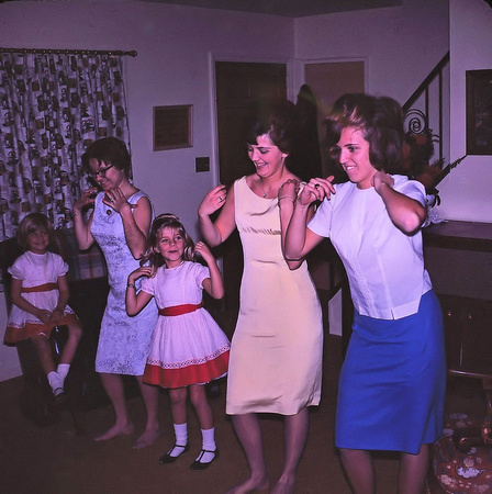 1964 JAM1092 DANCING QUEENS