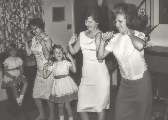 1964 JAM1092 DANCING QUEENS