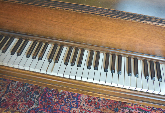 2019 FAA699 PIANO HAUNTINGS